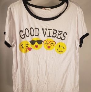 Junior. White. Short sleeve. Graphic crop top.